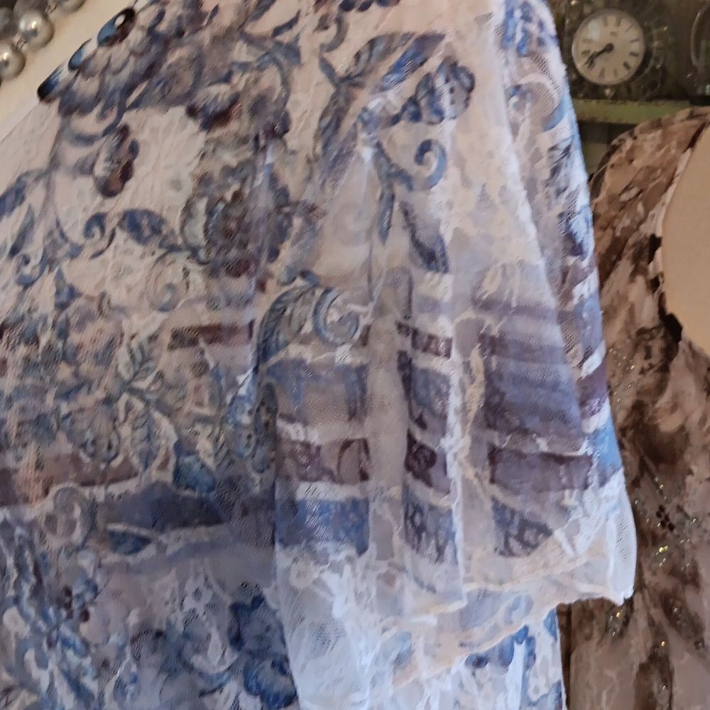 Bundle of TWO Roz & Ali Dressy Tops - Picture 8 of 16